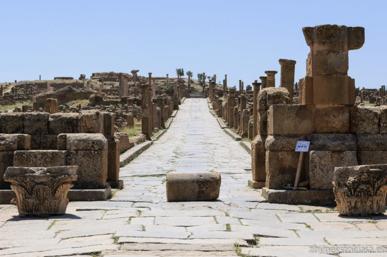 Timgad, ruiny římského tábora nedaleko města Batna