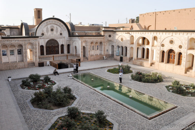 Vnitřní nádvoří rezidence Tabatabai (Tabatabaei), Kashan