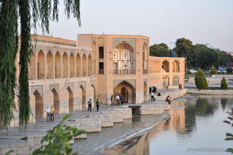 Most 33 oblouků, Isfahan (Esfahan)