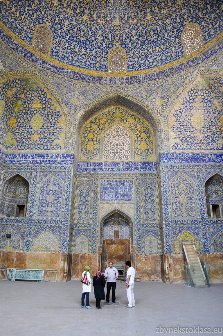 Interiér Šáhovy mešity (Masdžed-e Emám, Mešita imáma Chomejního) Isfahán (Esfahan)